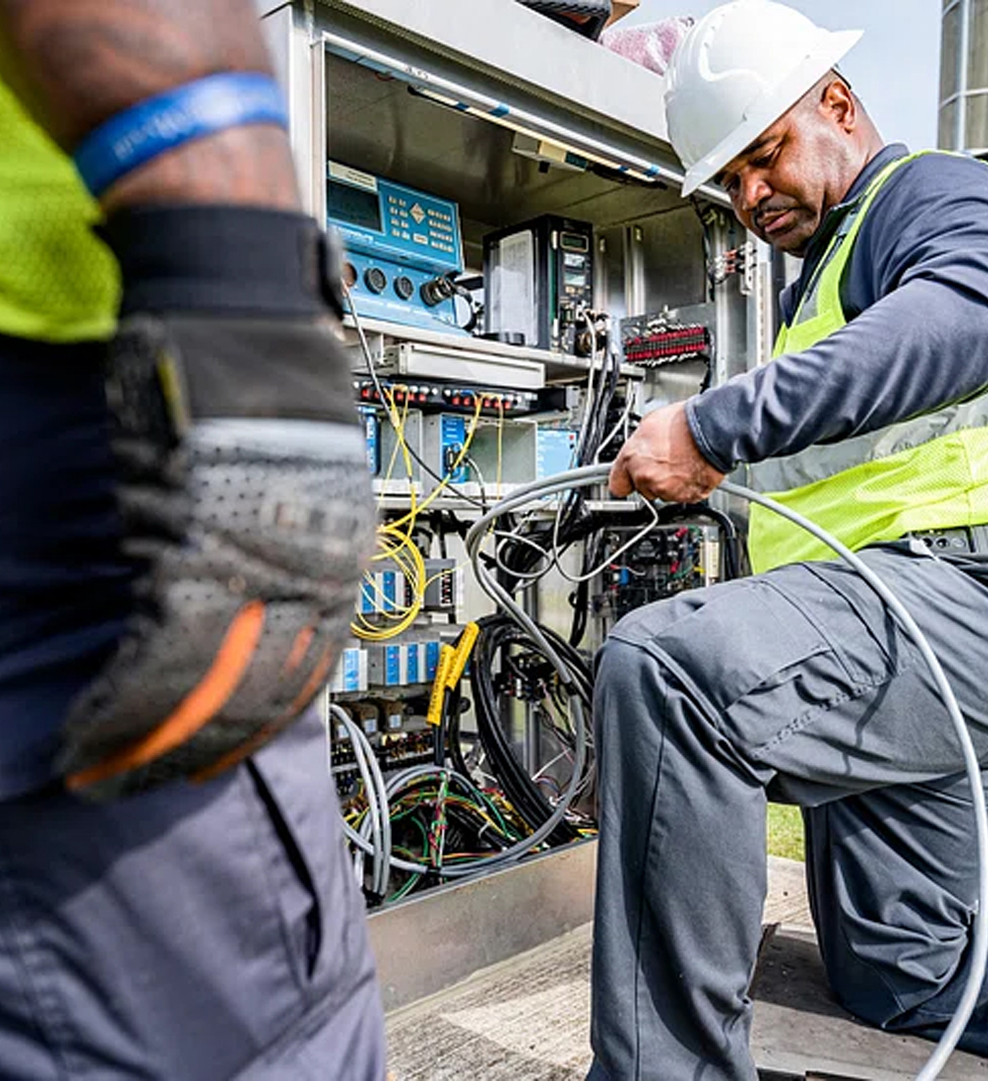 Image of electrical workers responding to an emergency