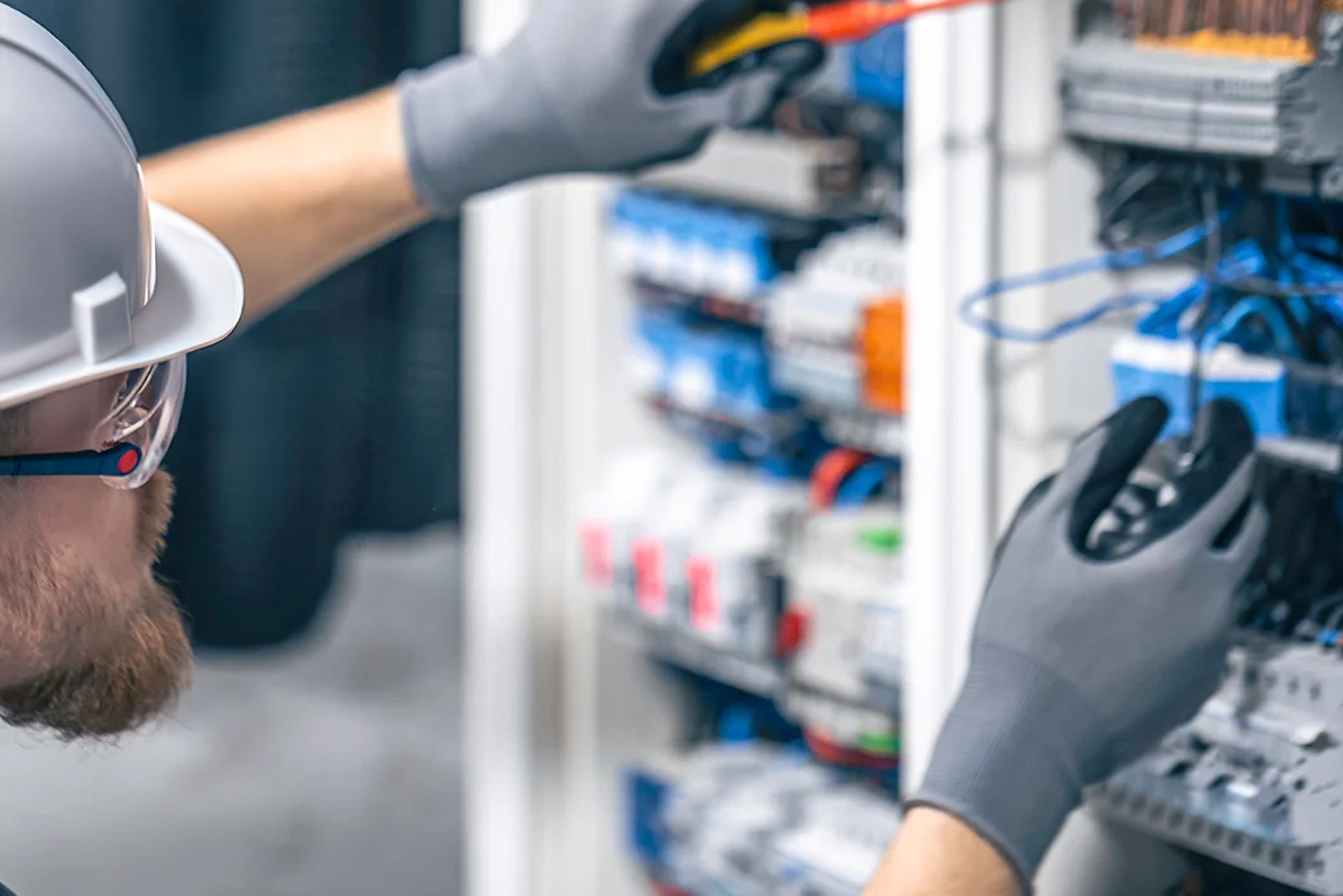 Image of an electrician on a jobsite